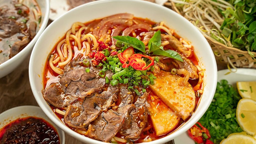 How to cook delicious Bun Bo Hue - Pho 777 Aurora